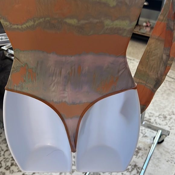 Skims swimsuit/bodysuit - Picture 7 of 9